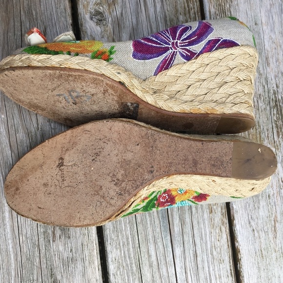 Stuart Weitzman Peep Toe Canvas Espadrille Wedge 8 - Picture 14 of 15